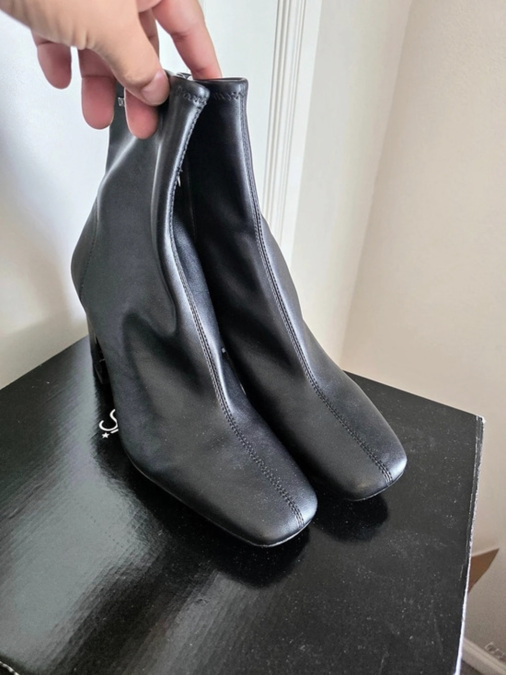 DKNY Cavale Square Toe Block Heel Bootie Black 7.5m